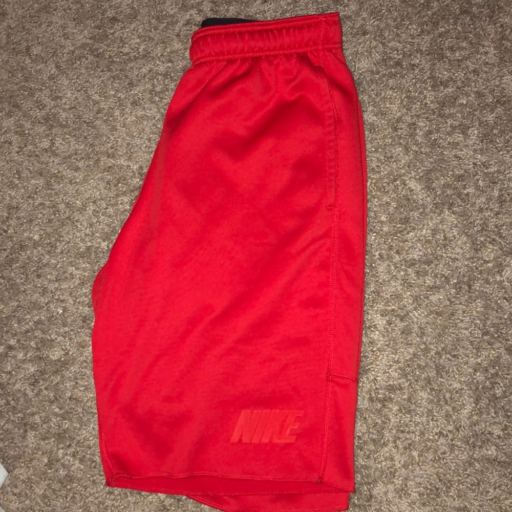 Men’s Nike Therma-Fit football shorts